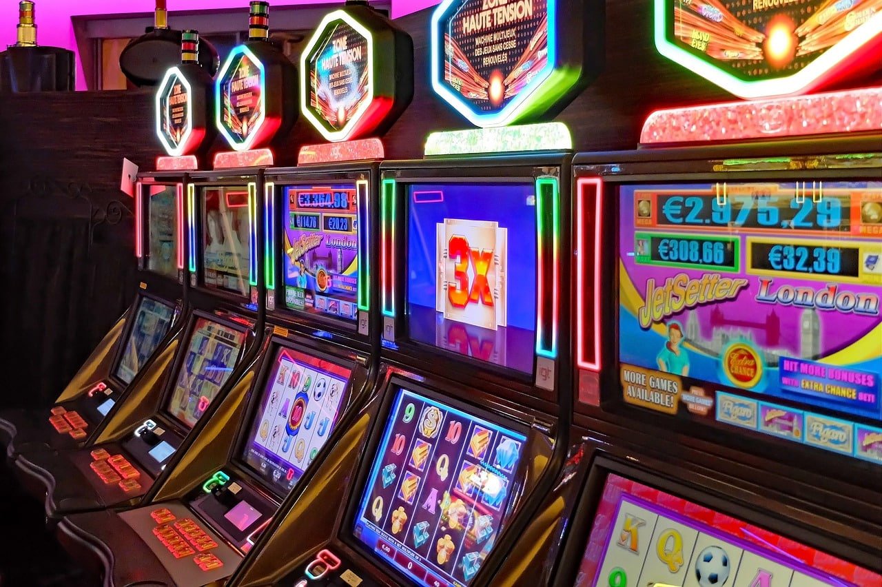 Casino game lobby on jilijili showing slots and live dealer options